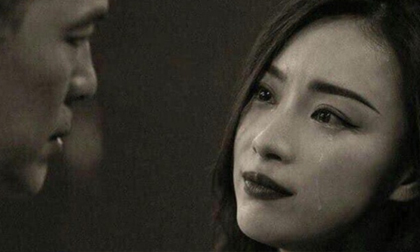 Ngày cưới, tôi lén lau nước mắt khóc thầm trước cảnh chồng bế con trai vào phòng ngủ rồi đóng cửa lại trước giờ rước dâu