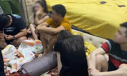 Bất ngờ kiểm tra ngôi nhà, cảnh sát phát hiện nhóm thanh niên “phê” ma túy