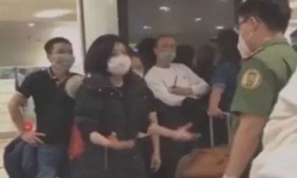 Người phụ nữ từ nước ngoài về lớn tiếng tại sân bay Nội Bài đòi tự cách ly