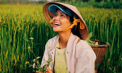 Bạn trai tin đồn đăng ảnh H'Hen Niê, dù có cúi mặt cũng chẳng thể nhầm lẫn vào ai