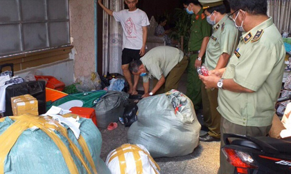 Phát hiện 2 lô hàng trên 266.000 khẩu trang không rõ nguồn gốc