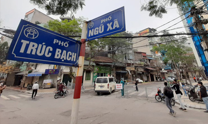 Phố Trúc Bạch đã an toàn, Hà Nội gỡ bỏ rào chắn phong tỏa sau 14 ngày cách ly