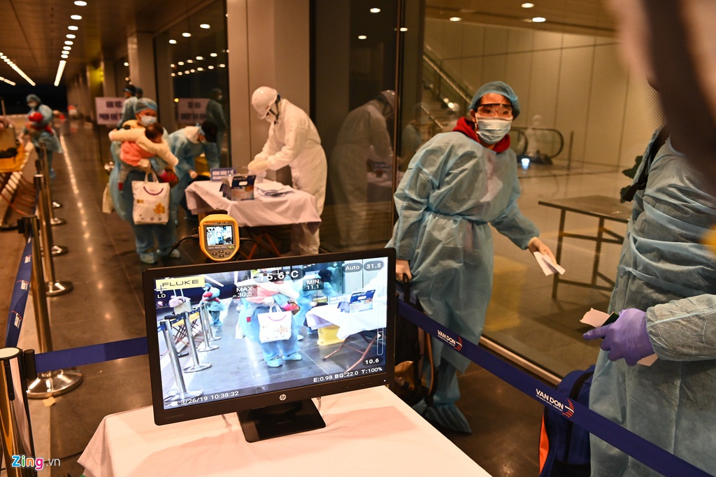 Vi sao hon 90% ca nhiem Covid-19 o Viet Nam la nguoi tre hinh anh 1 LInh_zing.jpg