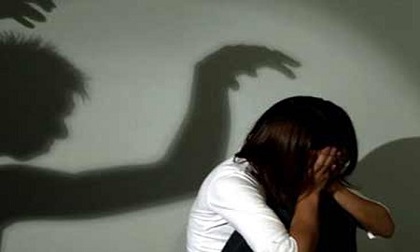 Hứa tặng quà 8/3 rồi hiếp dâm bạn gái nhí