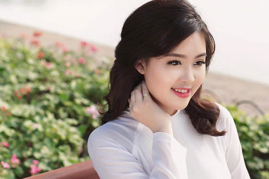 O-ben-nhung-nguoi-phu-nu-co-tuong-mat-phuc-hau,-dan-ong-nhu-duoc-nem-mat-ngot-moi-ngay