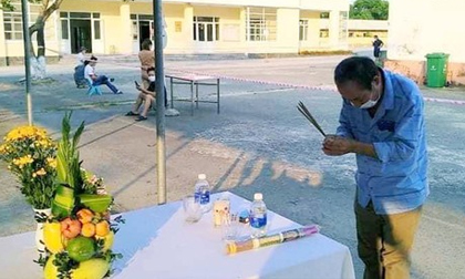 Lập bàn thờ vọng cha khi đang cách ly