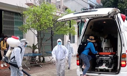 Nữ bệnh nhân mắc Covid-19 sau khi điều trị tại Bệnh viện Bạch Mai