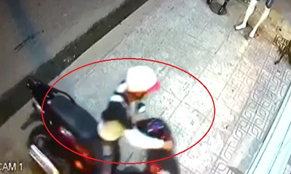 Clip: Thanh niên bẻ khóa, trộm SH chỉ trong 3 giây ở TP.HCM