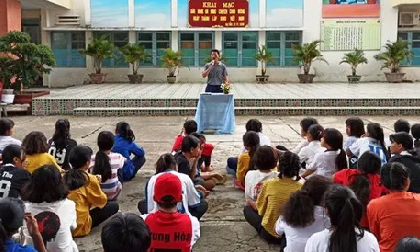 Bắt hiệu trưởng cấu kết với nữ thủ quỹ tham ô 11 tỉ đồng