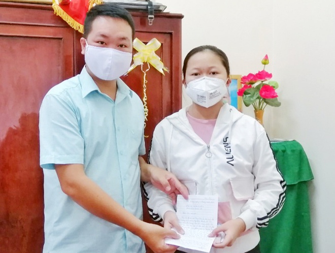 Nu sinh lop 7 khui heo ung ho quy phong chong Covid-19 hinh anh 1 Anh_Thu.jpg