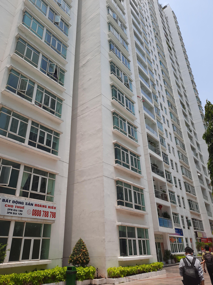 Lời khai ban đầu của người sau cùng còn ở lại căn hộ với tiến sĩ Bùi Quang Tín  - Ảnh 2.