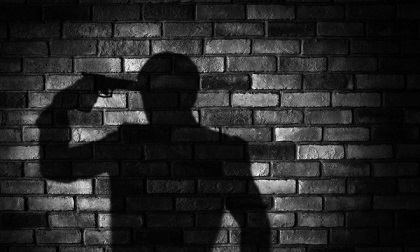 Người đàn ông Mỹ bắn chết bạn gái và tự tử vì nghi nhiễm virus