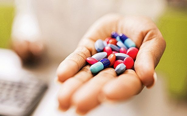 Bong tróc môi có thể là dấu hiệu cảnh báo những vấn đề sức khỏe nghiêm trọng hơn bạn tưởng - Ảnh 3. Bong tróc môi có thể là dấu hiệu cảnh báo những vấn đề sức khỏe nghiêm trọng hơn bạn tưởng - Ảnh 3.