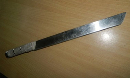 Chủ quán cà phê vác mã tấu đánh đoàn phòng chống dịch COVID-19