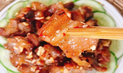 Cách làm thịt heo rim tỏi thơm ngon nức mũi, ai ăn cũng phải xuýt xoa