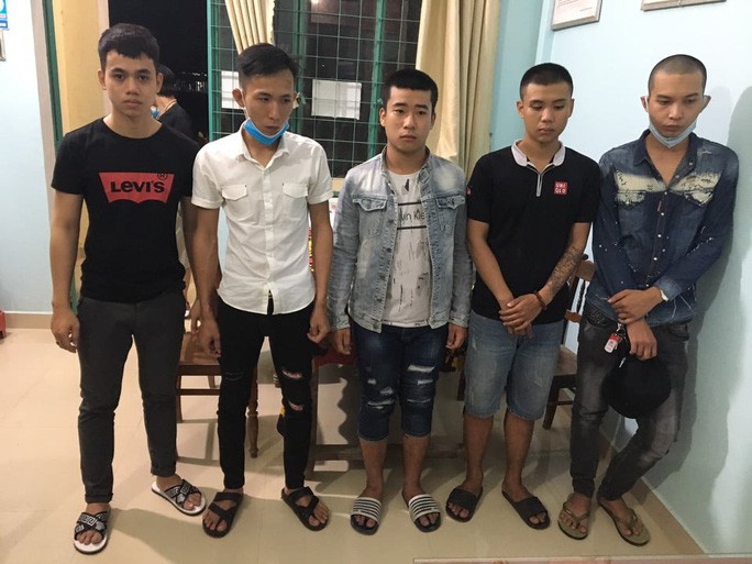 Quảng Nam: 5 nam, 1 nữ vào nhà nghỉ chơi ma túy - Ảnh 1.