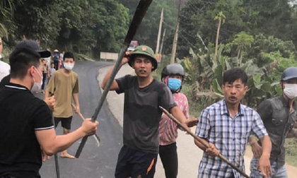 Tạm giam 3 kẻ côn đồ đập phá ô tô, đánh người trước mặt công an