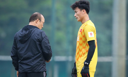 Nếu Văn Lâm không thể tham dự AFF Cup: Thầy Park còn đủ niềm tin với Tiến Dũng?