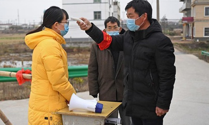 Du học sinh siêu lây nhiễm gây ra 2 ổ dịch, thành phố bị phong tỏa