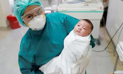 Bé sơ sinh 1 tháng tuổi chiến thắng Covid-19 nhờ 4 loại thuốc chống virus