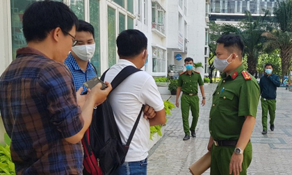 Cảnh sát kiểm tra lại hiện trường vụ tiến sĩ Bùi Quang Tín tử vong