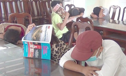 20 nam, nữ dương tính ma túy trong quán karaoke Royal