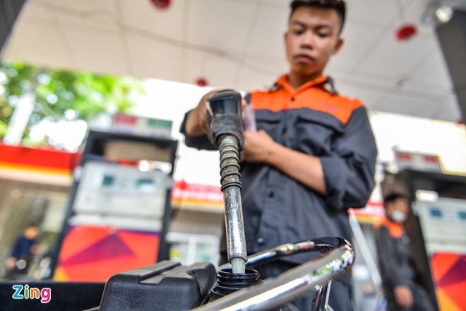 Gia xang dau thap ky luc, nha san xuat va phan phoi om lo nang hinh anh 1 HD_DoXang_26_.jpg