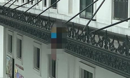 Hà Nội: Phát hiện thi thể nam thanh niên vắt vẻo trên lan can