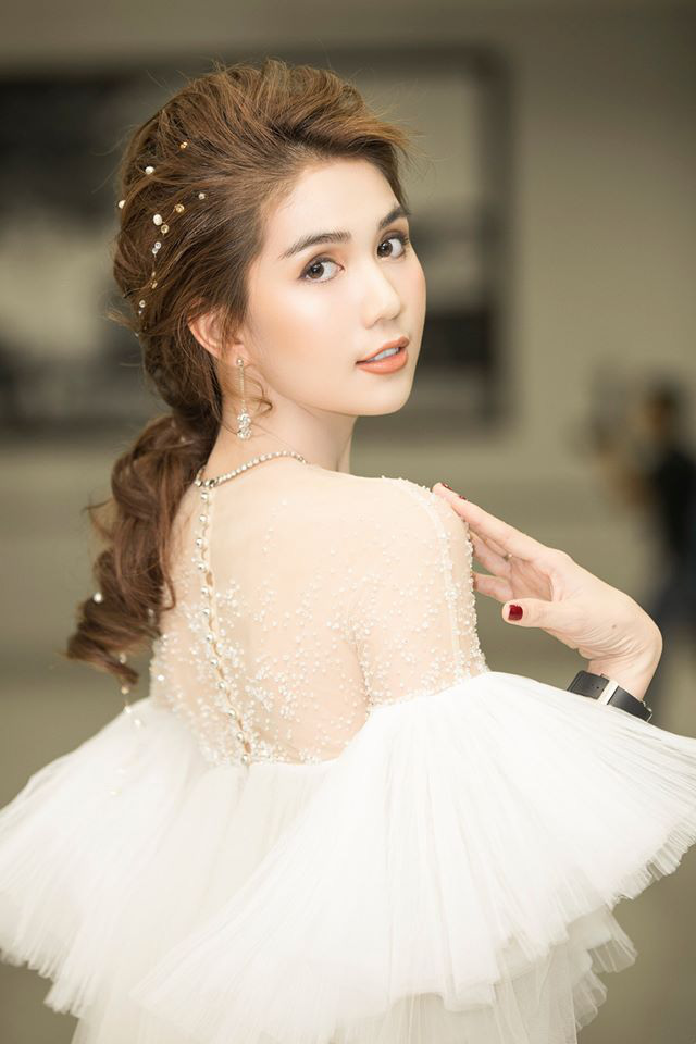 Những điểm xấu xí, quê mùa không thể sửa của Ngọc Trinh - Ảnh 4. Những điểm xấu xí, quê mùa không thể sửa của Ngọc Trinh - Ảnh 4.