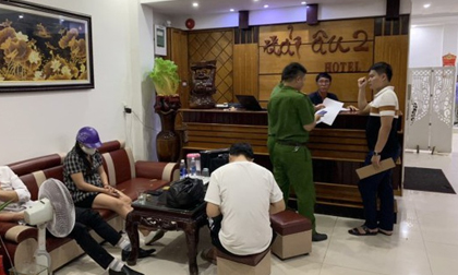 Phá tụ điểm mua bán dâm 500.000đ/lượt tại khách sạn Hải Âu