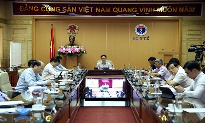 Không bắt buộc đeo khẩu trang trong lớp, có thể bật điều hòa
