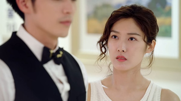 Chồng cũ vừa gặp lại đã mỉa mai vợ cũ đủ điều, ai ngờ chỉ một tiếng gọi dịu dàng sau đó đã đủ khiến anh ta tái mặt - Ảnh 2.