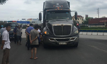 Hải Dương: Bị cuốn vào gầm container, hai công nhân tử vong tại chỗ