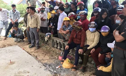 Vụ bí thư xã giết người đốt xác: Bàn giao hài cốt cho người nhà nạn nhân
