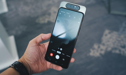 Loạt smartphone giảm nửa giá sau một năm