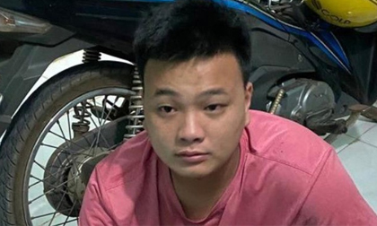 Đột nhập nhà vệ sinh trường tiểu học, gã trai dâm ô bé gái