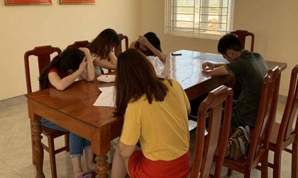 Triệt phá 2 tụ điểm mua bán dâm, 'khách làng chơi' còn rất trẻ sinh năm 1999, 2000
