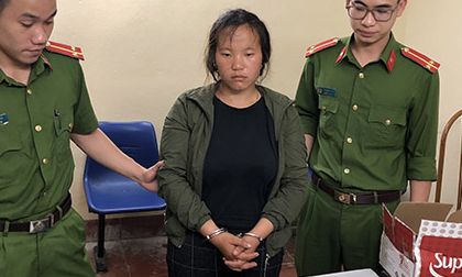 'Nữ quái' vận chuyển gần 12 nghìn viên ma tuý tổng hợp
