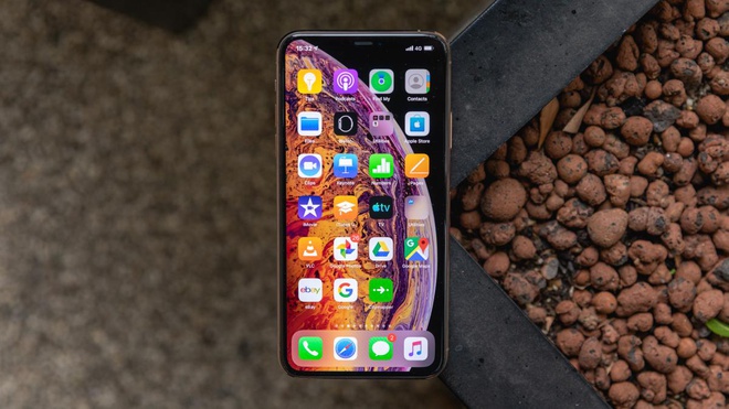 Loat smartphone dang mua nhat de choi game hinh anh 9 apple_iphone_11_pro_max_006.jpg