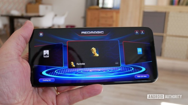 Loat smartphone dang mua nhat de choi game hinh anh 6 RedMagic_5G_01_game_mode_fortnite_1200x675.jpg