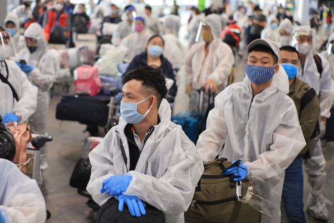 Hai hanh khach va 2 tiep vien Vietnam Airlines mac Covid-19 hinh anh 1 Nga.jpg