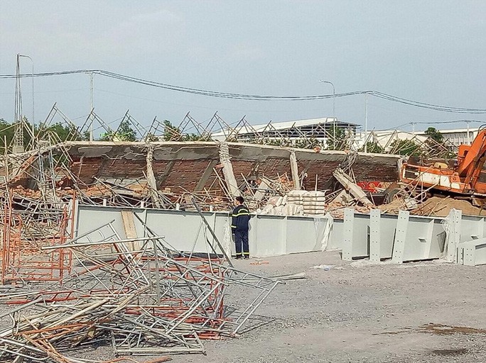 Khởi tố vụ sập tường đang thi công khiến 10 người chết ở Đồng Nai - Ảnh 2.
