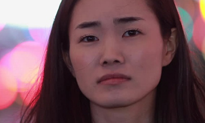 Từ tờ đăng ký xe máy của mẹ chồng, tôi lân la hỏi chuyện hàng xóm và rồi phát hiện ra bí mật đáng sợ hãi của chồng
