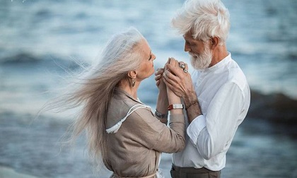 Vợ chồng nào cũng trải qua 5 giai đoạn thử thách, vượt qua thì hạnh phúc bền lâu, sống đến đầu bạc răng long