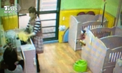 Hai bảo mẫu đối diện án 7 năm tù vì ngược đãi trẻ sơ sinh