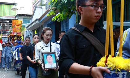 Mẹ kiệt sức, không thể tiễn nam sinh bị cây phượng đổ đè tử vong