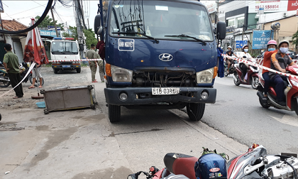 Tai nạn 'từ trên trời rơi xuống': Đang dừng đèn đỏ, người đàn ông vẫn bị xe tải lao tới tông tử vong