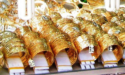 Giá vàng hôm nay 4/6: Nhà đầu tư tháo chạy, giá vàng lao dốc
