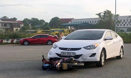 Va chạm với xe con, ông tử vong, 2 cháu bị thương trên đường đi học