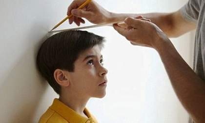 Trẻ dậy thì sớm có nguy cơ bị lùn: Mẹ đừng lo, hãy bổ sung thực phẩm này để con cao lớn